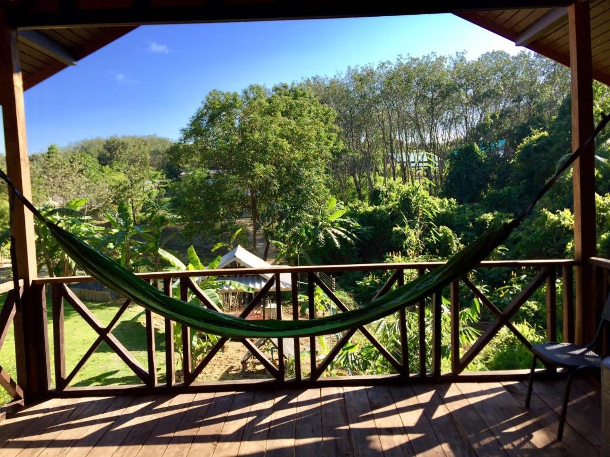 Phayam Valley Homestay パヤム島 エクステリア 写真